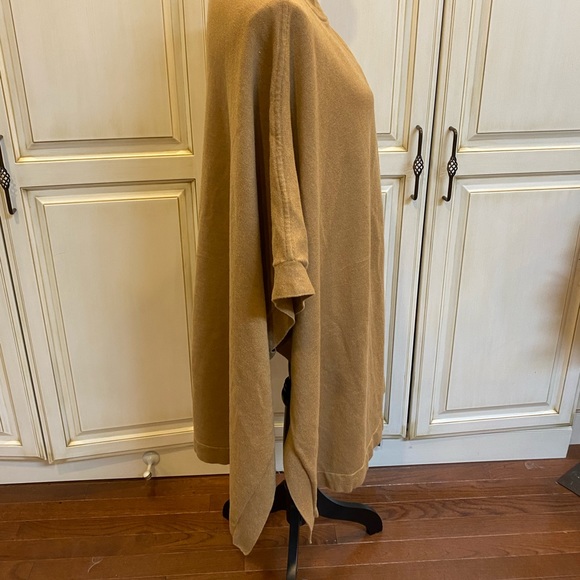 Banana Republic Size M/L Tan Sweater Poncho Cape - Picture 6 of 13